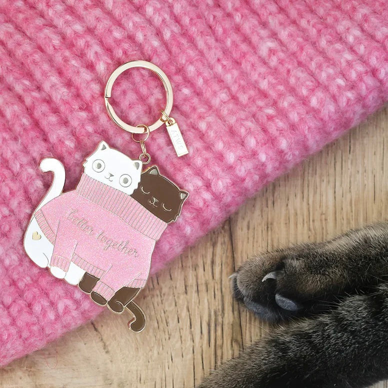 ALL THE WAYS TO SAY Schlüsselanhänger “2 Cats in a Sweater” | Süßer Duo Charm | ALL THE WAYS TO SAY