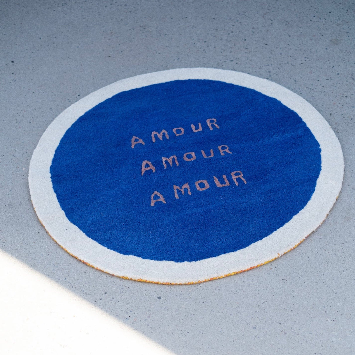 BONGUSTA Teppich „Amour Amour Amour 90 cm“ | Rund & voller Liebe | BONGUSTA