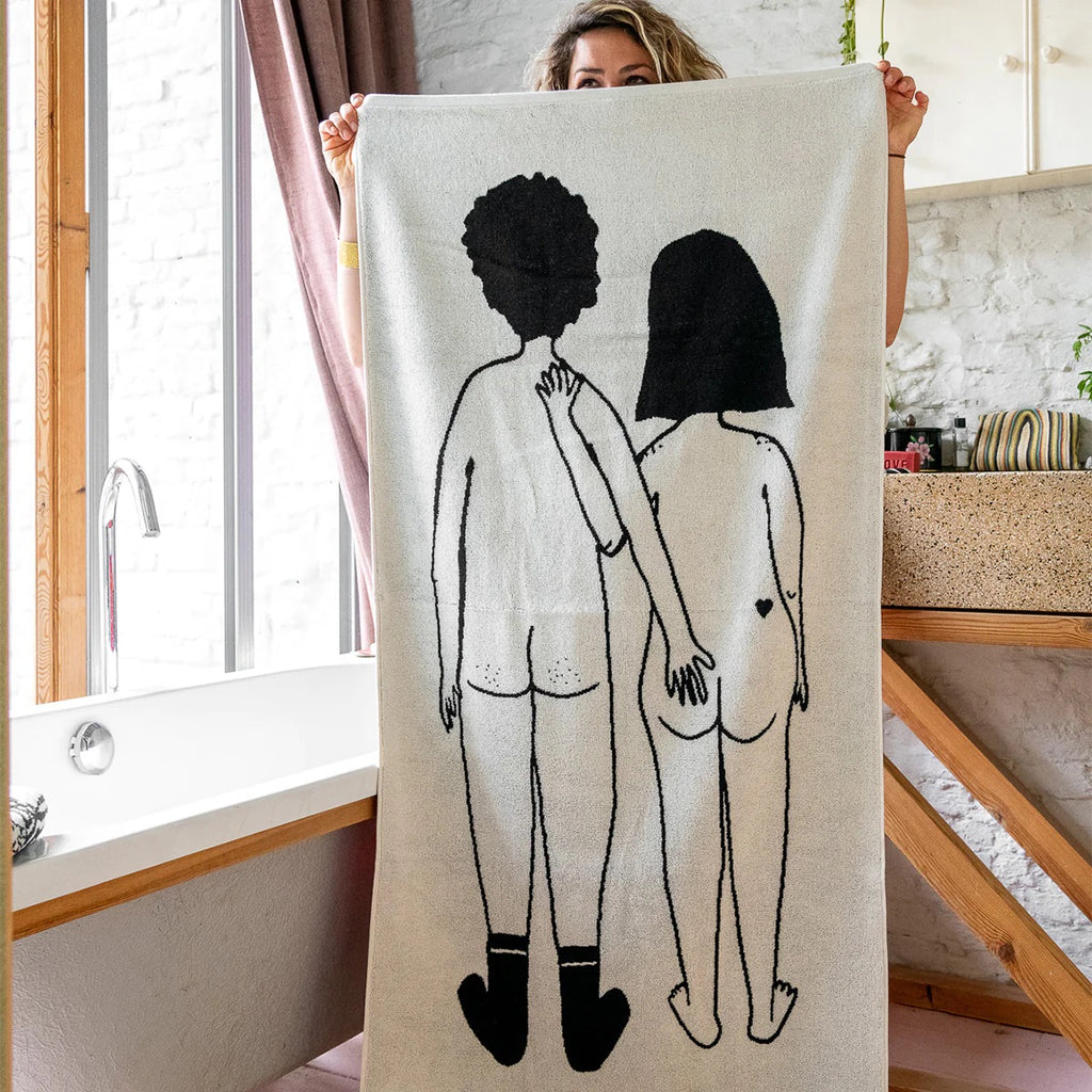 helen b Badetuch helen b "Naked Couple Back" | mit Illustrationen von Helen Blanchaert (70x140 cm)