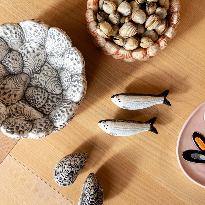 &Klevering Salz- und Pfefferstreuer "Sardine" von &Klevering | Originelle Fisch-Form aus hochwertigem Keramikdesign