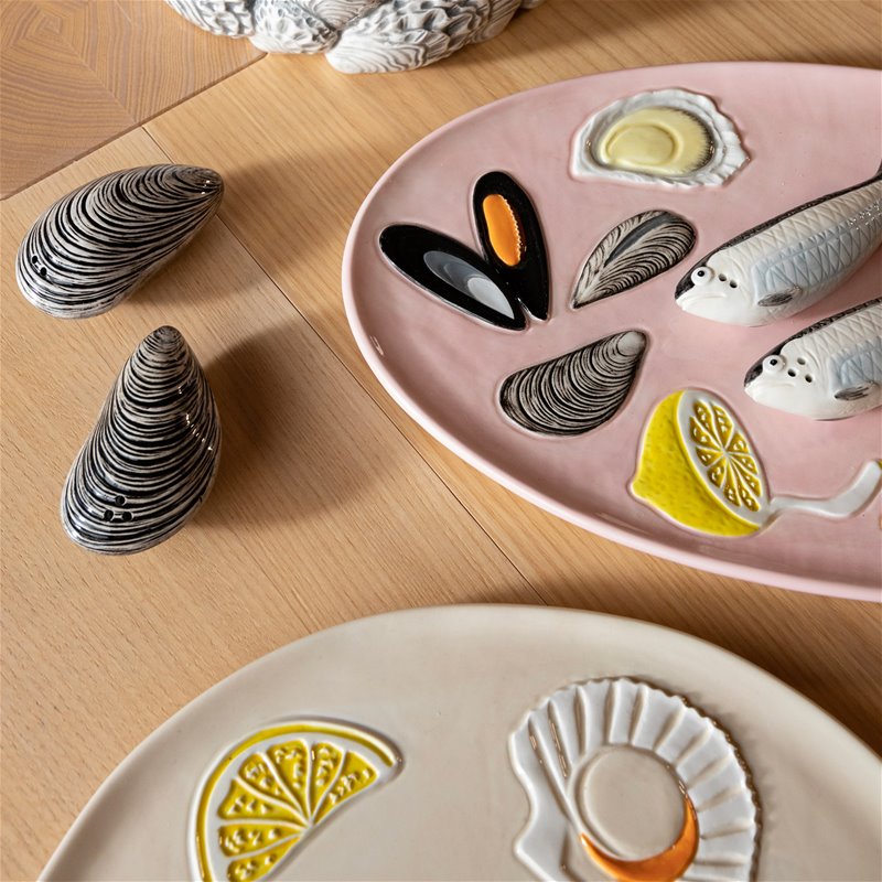&Klevering Salz- und Pfefferstreuer "Mussel" von &Klevering | hochwertiges Keramikdesign in Muschel-Form
