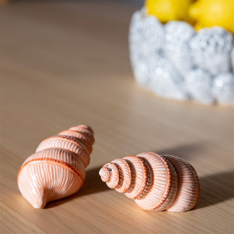 &Klevering Salz- und Pfefferstreuer "Shell" von &Klevering | hochwertiges Keramikdesign in Muschel-Form