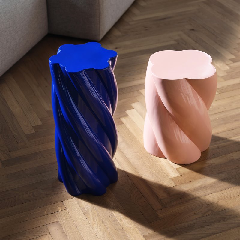 &Klevering Beistelltisch "Pillar Marshmallow Blue" von &Klevering | Elegante Akzentmöbel im modernen Design