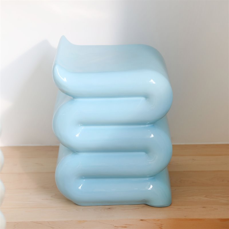 &Klevering Beistelltisch "Pillar Whip Blue" von &Klevering | Glasfaser-Material für Leichtigkeit und Stabilität