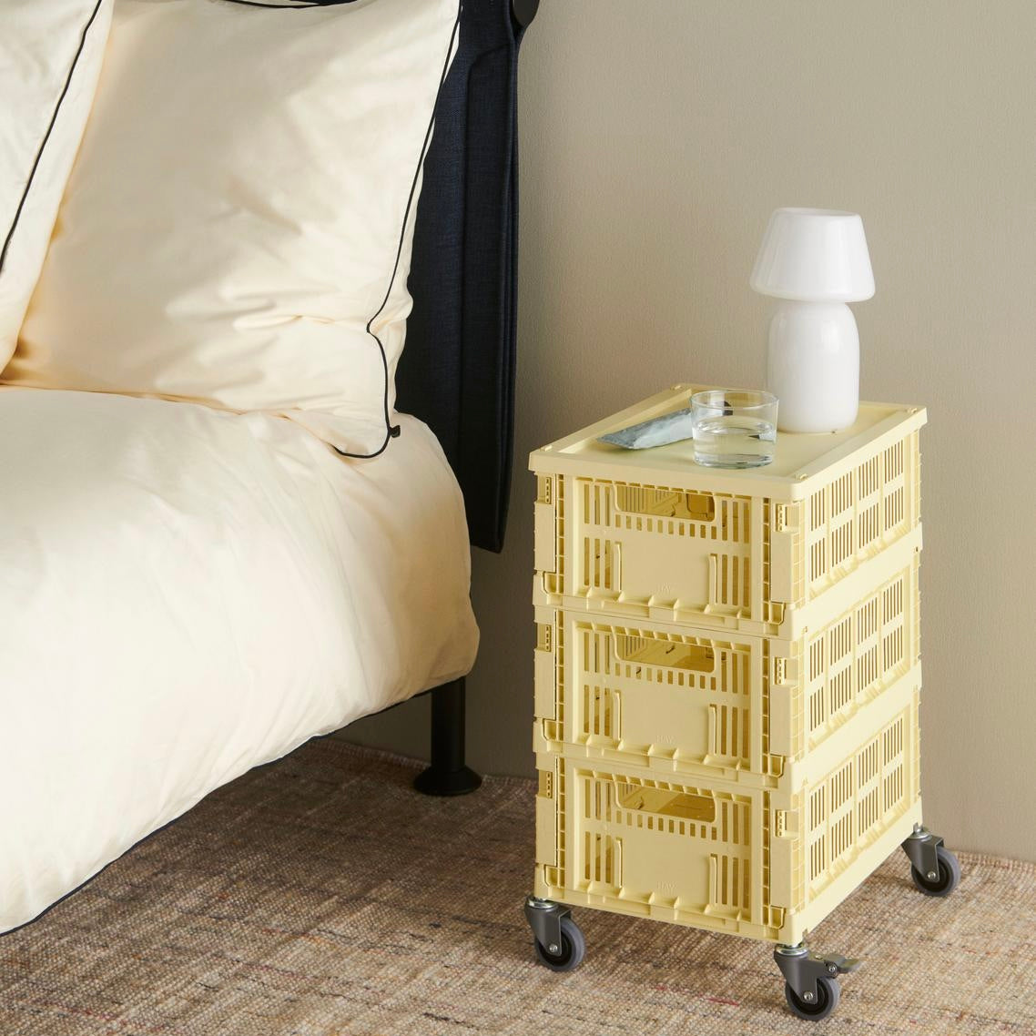 HAY Faltbox „Colour Crate Medium Light Yellow“ | Stapelwunder in Gelb | HAY