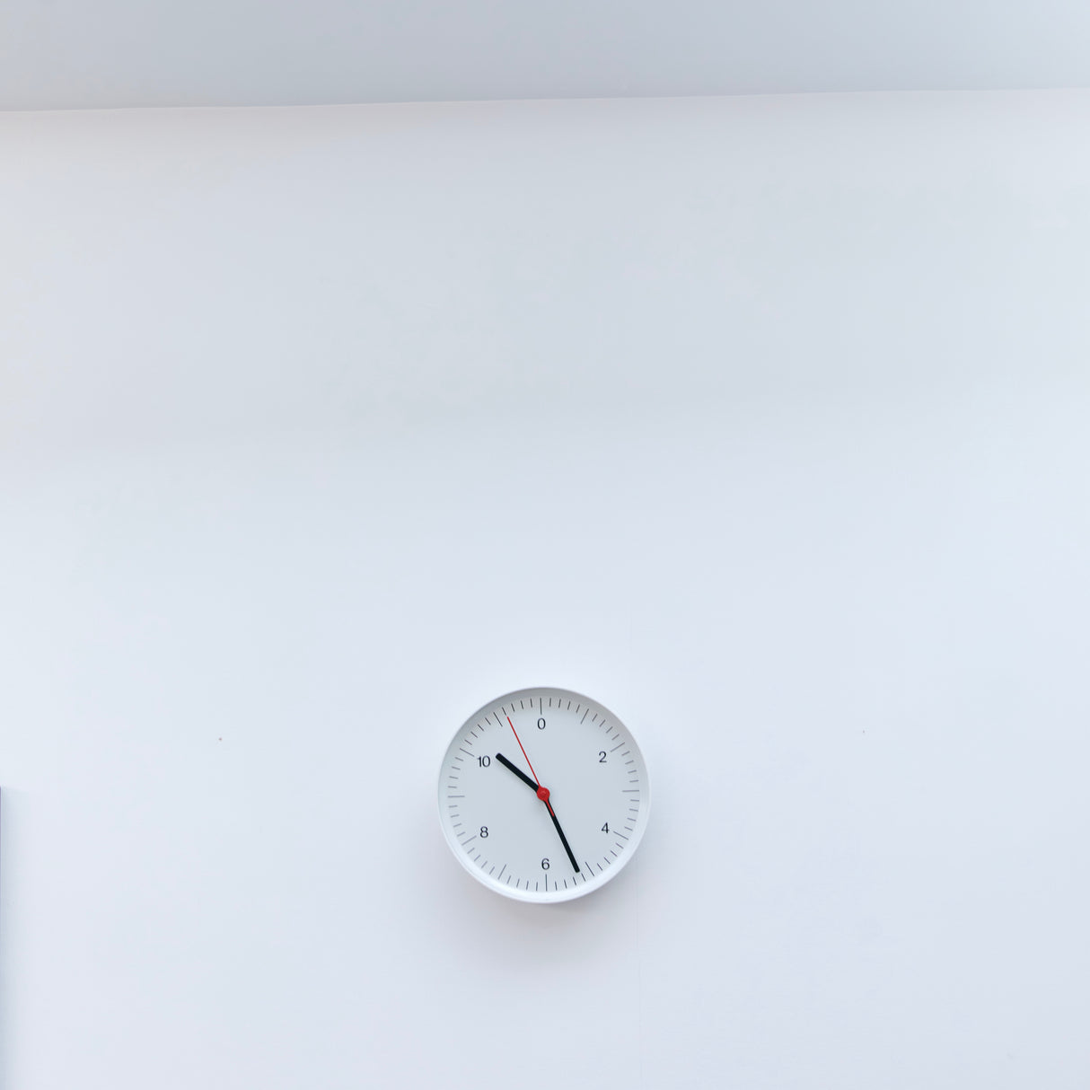 HAY Wanduhr „Wall Clock White“ | Zeitlos fürs Zuhause | HAY