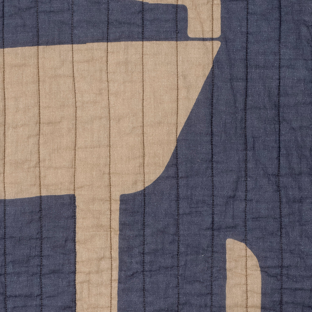 Bloomingville Decke "Roosi Quilt" |Bloomingville |dezentes Grafikmuster in Blau