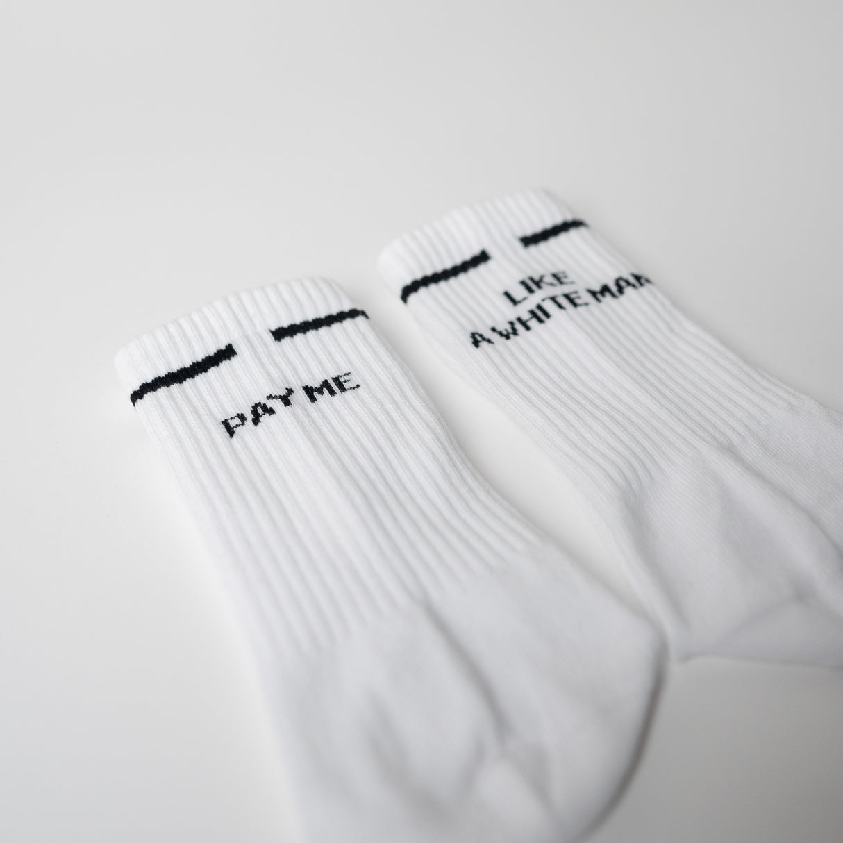 arrel Socken “Pay Me Like a White Man” | Coole Statement Socken | arrel