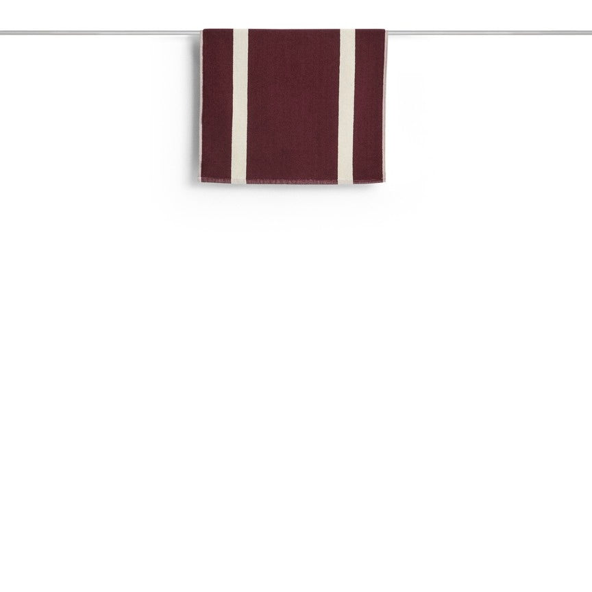 HAY Badematte „Stripe Burgundy“ 50x80cm | Modernes Badezimmer | HAY