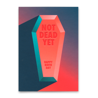 Deli Cards Postkarte "Not dead yet" | Lustige Karte zum Geburtstag