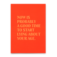 Deli Cards Postkarte "Lying about age" | Lustige Karte mit Spruch zum Geburtstag