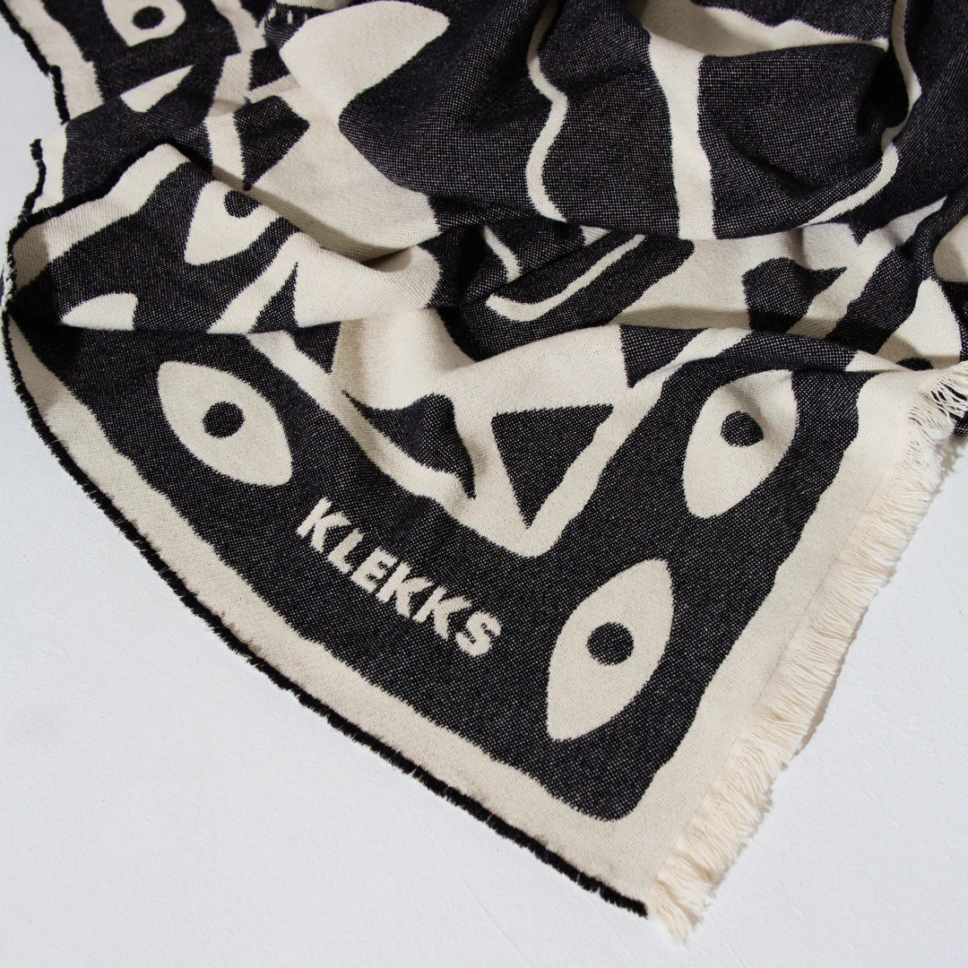 Klekks Decke „Klekks No. 26“ | Weiche Baumwolle mit grafischem Design | Klekks