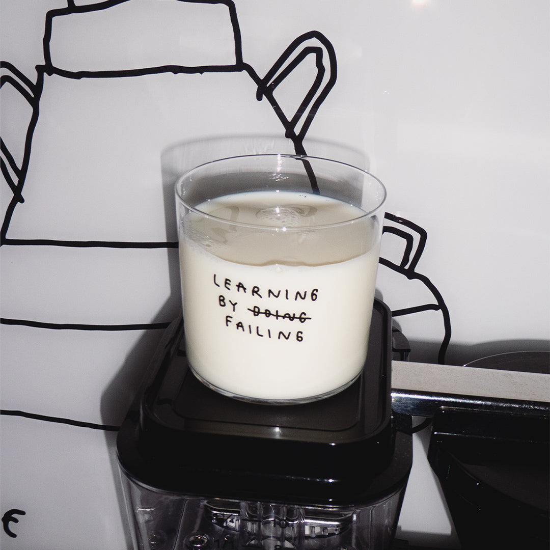 YAHYA Studio Glas "Learning by Failing" | Weise Typo auf Glas | YAHYA Studio