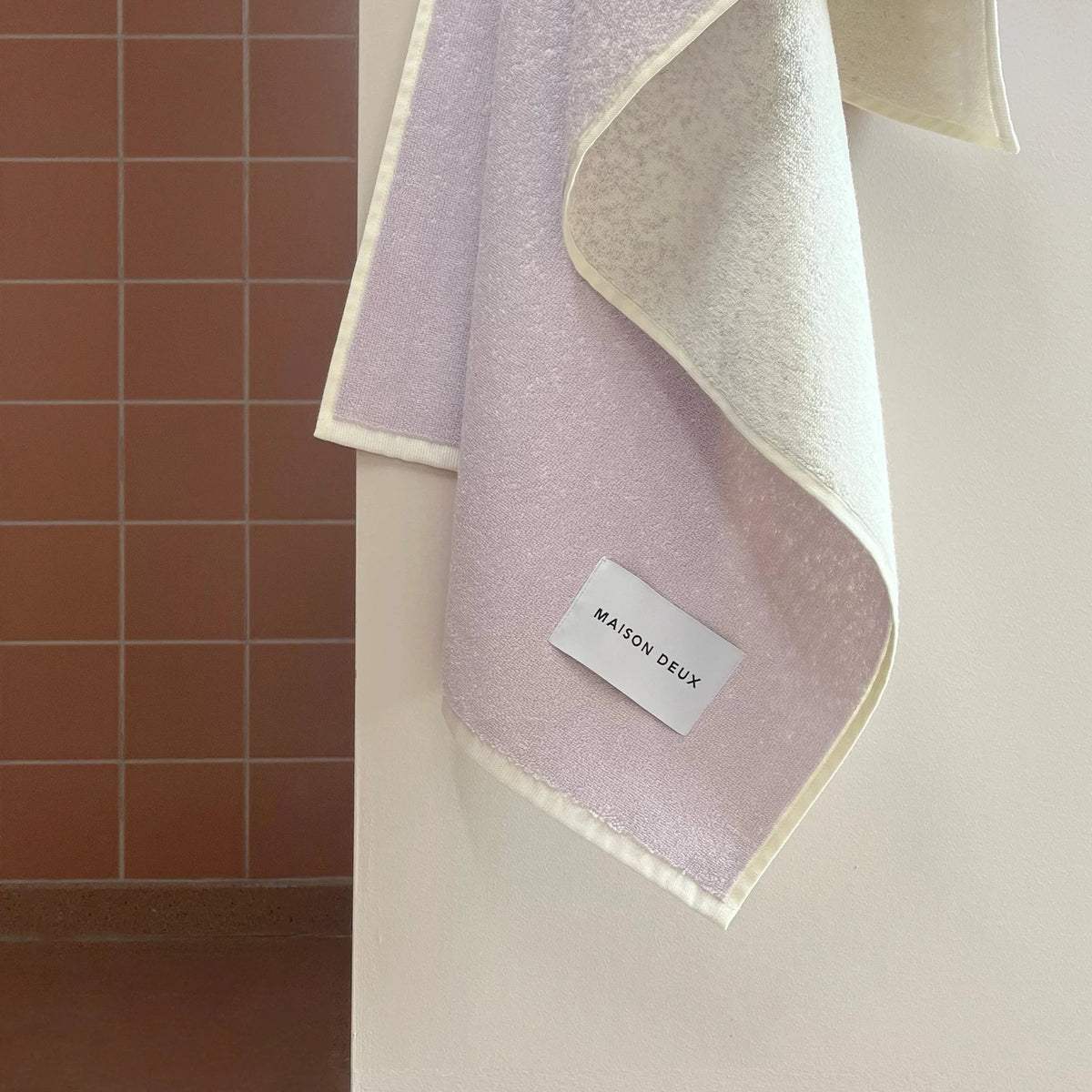 Badetuch “Gradient Lilac Vanilla” 70x140 cm | Maison Deux