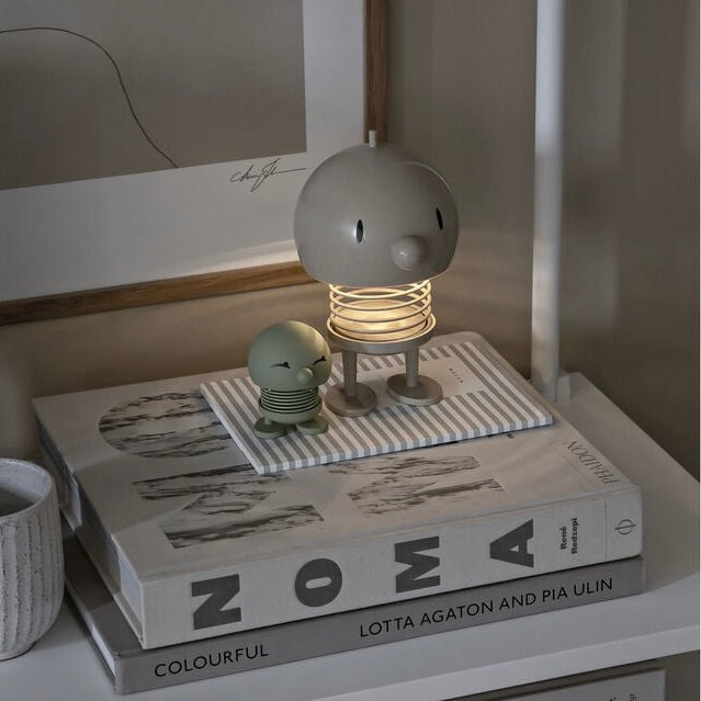 Hoptimist Lampe „Hoptimist L“ (Latte) | Hoptimist | Gemütliche Lampe für jede Ecke