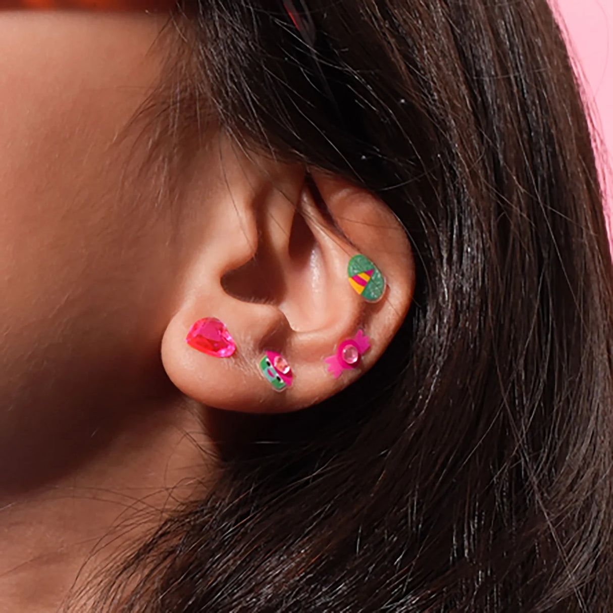 OMY Ohrring-Sticker „Lily“ | Verspielter Ohrschmuck zum Aufkleben | OMY