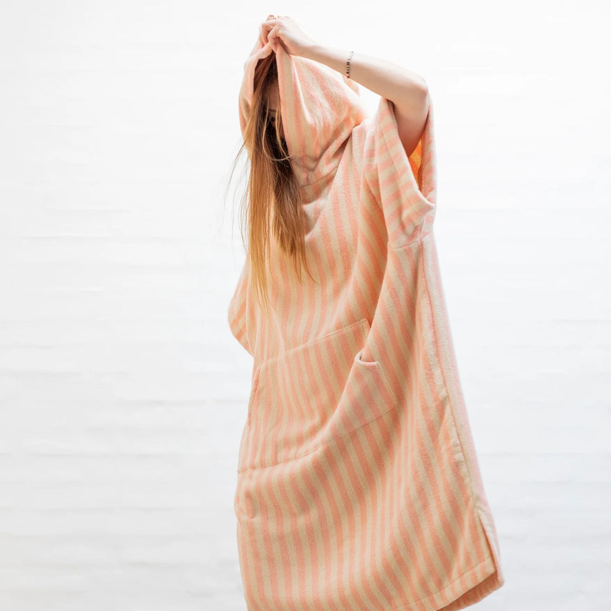 BONGUSTA Poncho „Naram Tropical & Creme S/M“ | Einfach überwerfen | Bongusta