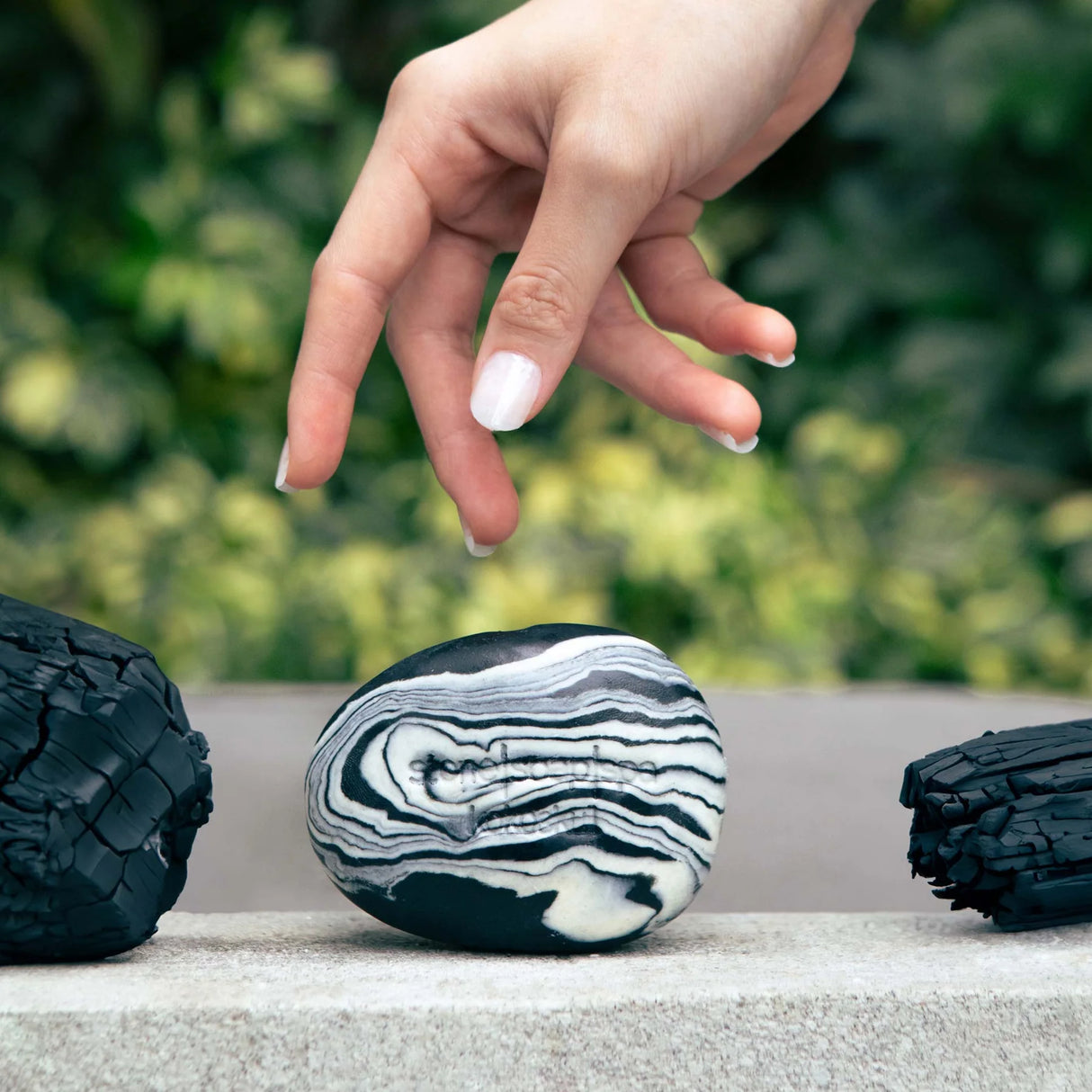 Soapi Seife “Stone Soap Coconut Charcoal” | Aktivkohle Pflege | Soapi