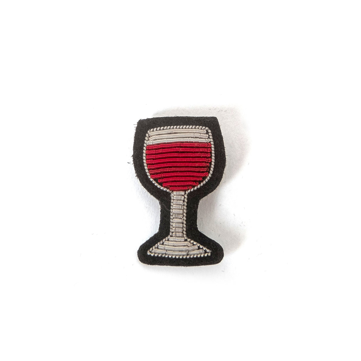 Macon&Lesquoy Brosche „Glass of Red Wine“ | Handbestickt | Macon&Lesquoy