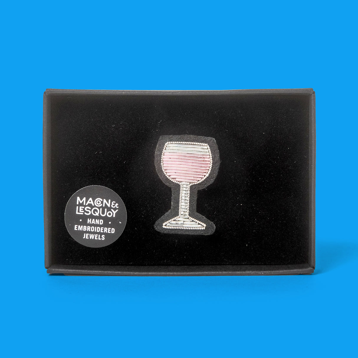Macon&Lesquoy Brosche „Glass of Rosé“ | Handbestickt | Macon&Lesquoy