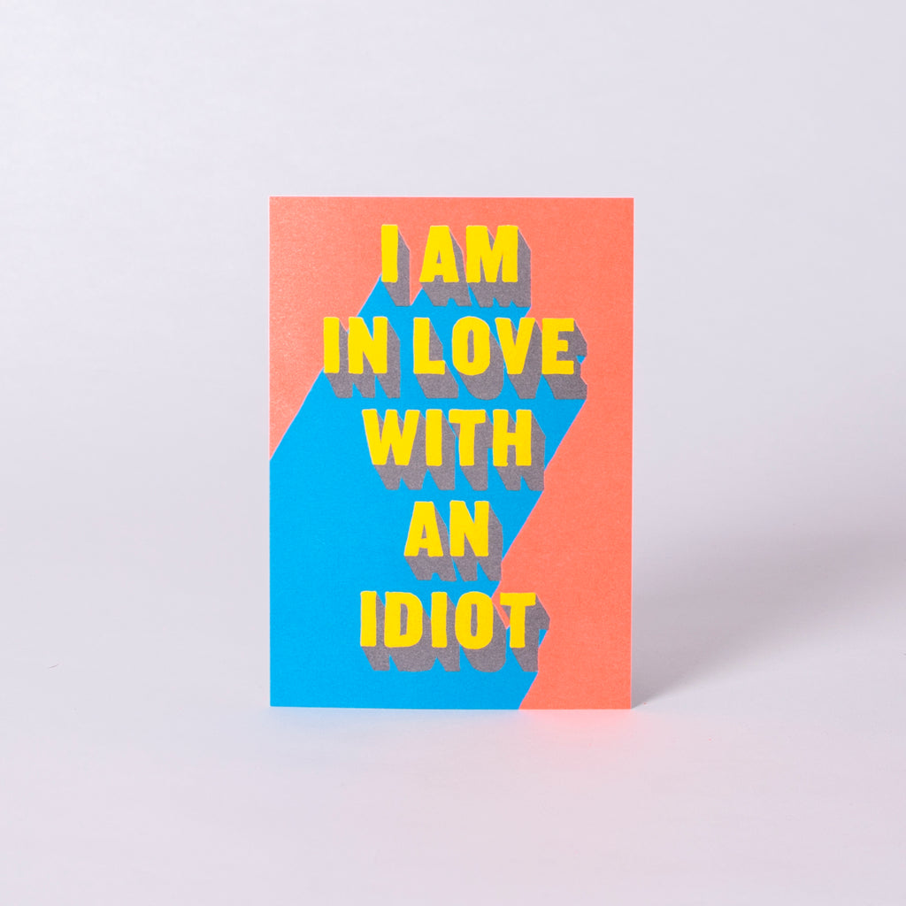 Edition SCHEE Postkarte "I'm in love with an idiot"