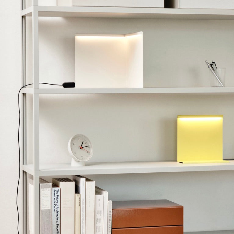 HAY Standuhr „Table Clock White“ | Klar & komplementär | HAY