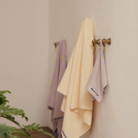 BONGUSTA Badetuch “Naram Lilac & Neon Yellow” 70x140 cm | BONGUSTA