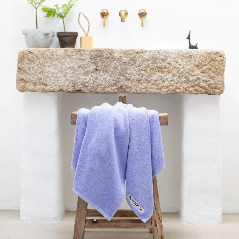 BONGUSTA Badelaken „Naram Lavender Blue 100×150 cm“ | Pastellig & groß | BONGUSTA