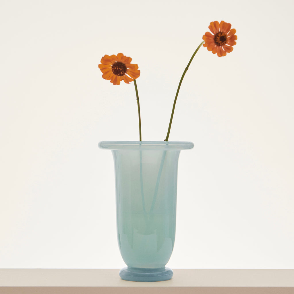 HAY Vase „Empire Medium Ice Blue“ | Klare Form trifft feine Ästhetik | HAY