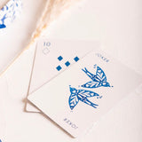 ALL THE WAYS TO SAY Kartenspiel “Blue Swallows” | Stilvolles Kartenset mit Schwalben | ALL THE WAYS TO SAY