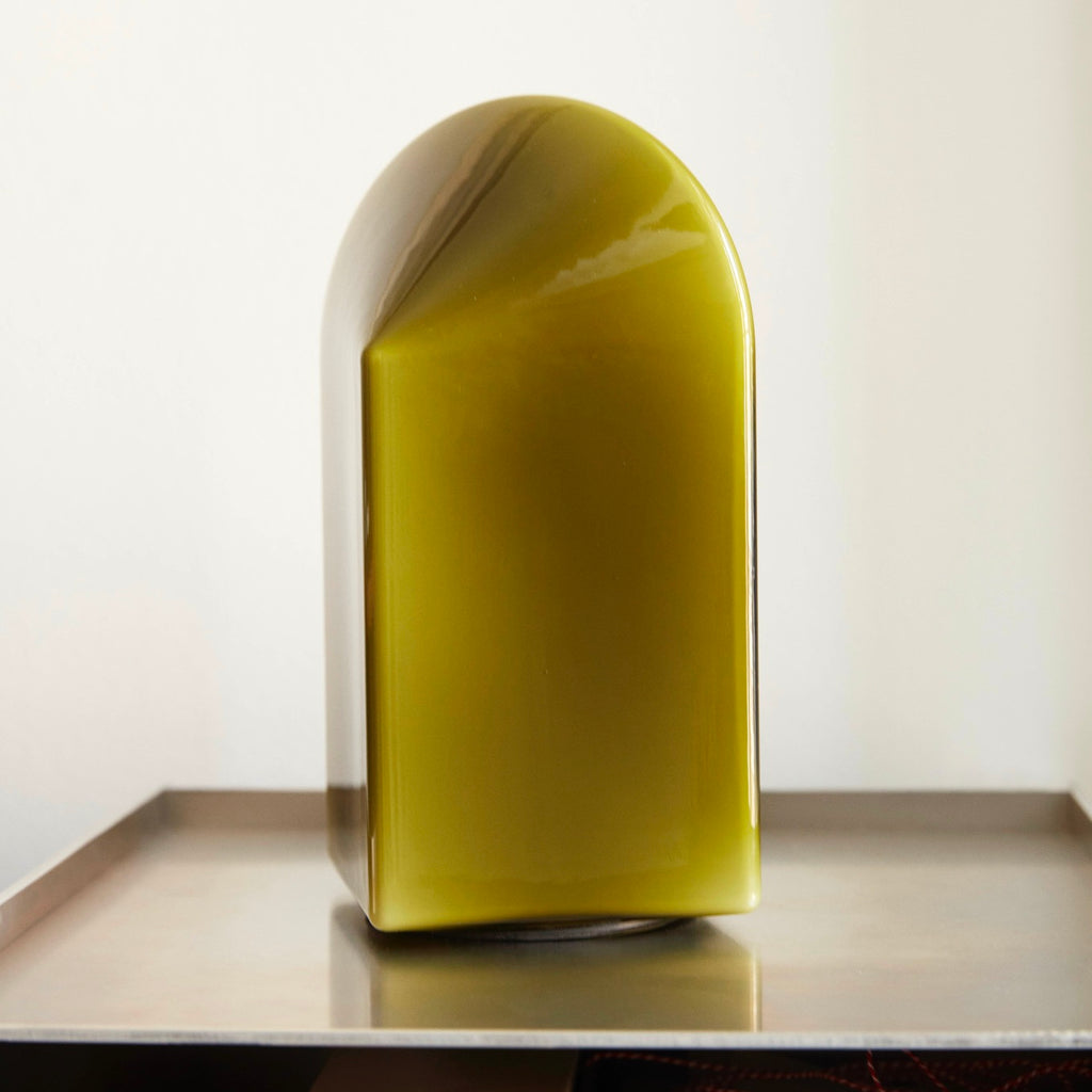 HAY Tischleuchte „Parade Lamp 240 Moss Green“ | Skulptur mit Licht | HAY