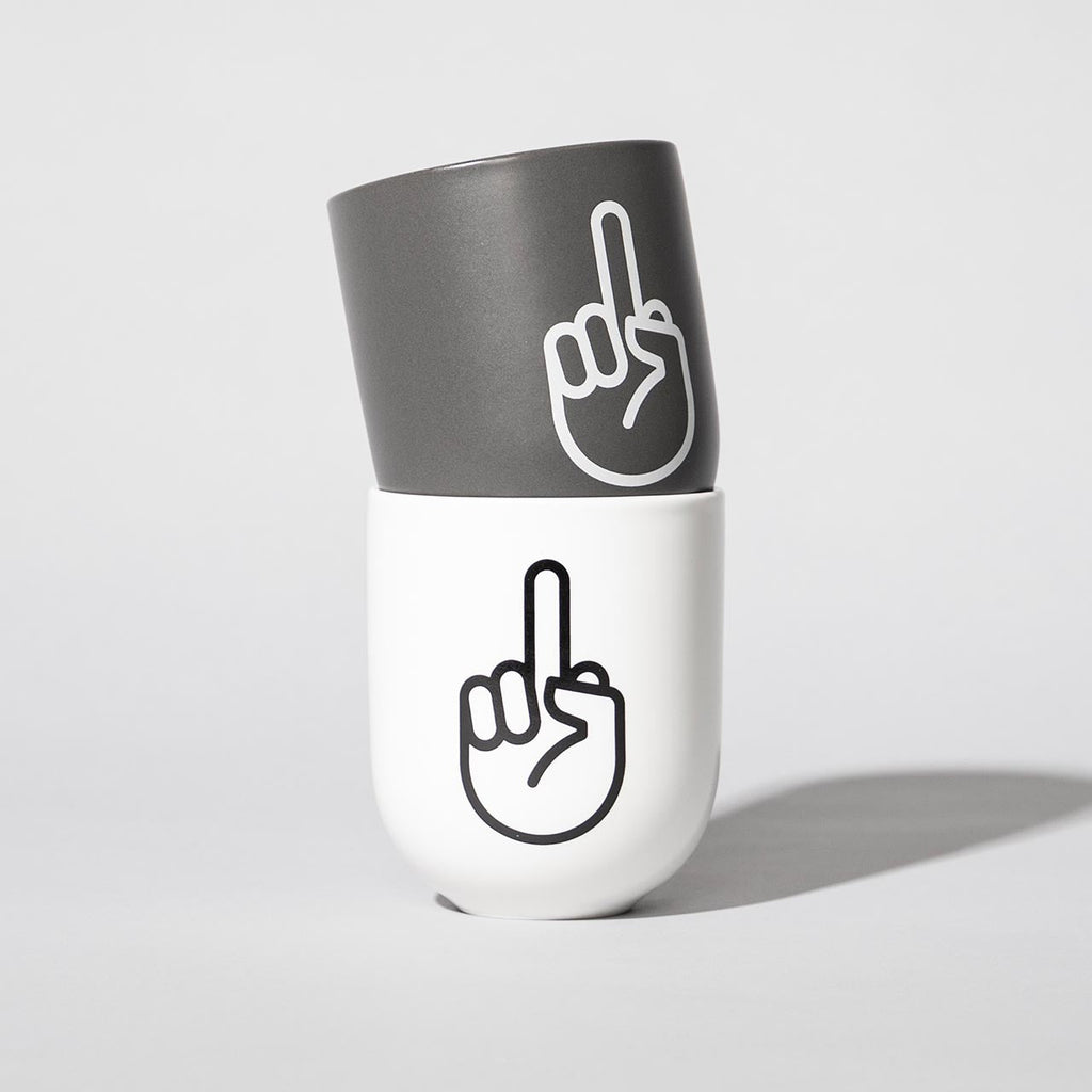 Der Fräsörsalon Tasse Fyngers "F*ck You" in Grau Matt | Hochwertiges Porzellan | 350 ml Kapazität