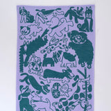 WRAP Küchentuch "Dogs Day Out" in Lilac/Green von WRAP aus London | Niedliche Hunde-Motive für die Küche