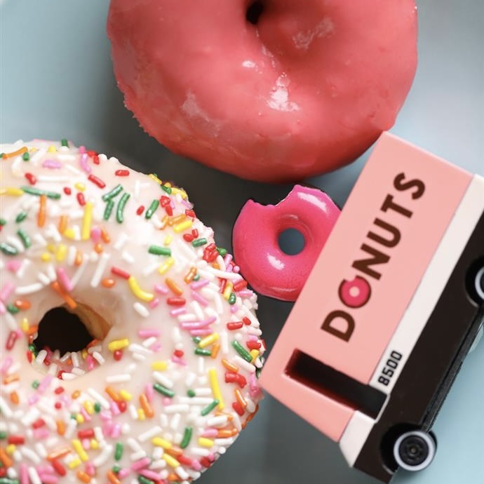 Candylab Toys Candycar Candylab “Donut Van” | Donut-Holzauto mit Kultfaktor