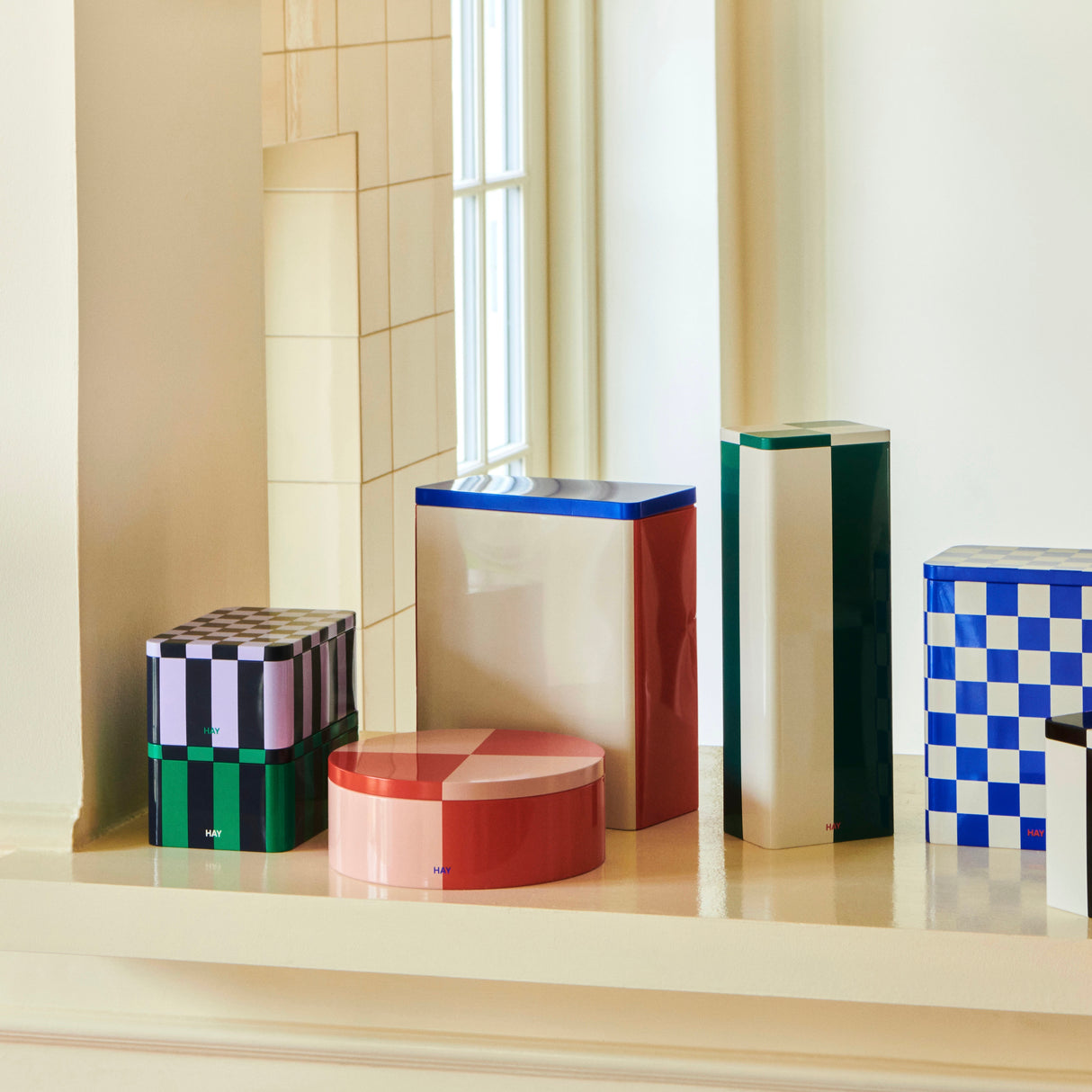HAY Dose „Tin Container XL“ | Off-White, Blue & Red | HAY