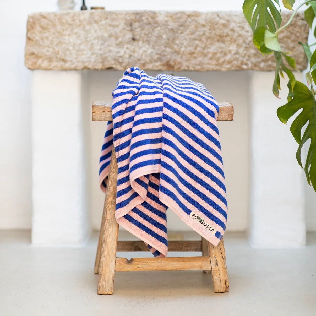 BONGUSTA Badelaken BONGUSTA “Naram Dazzling Blue & Rose” | 100x150 cm | Frische Farben
