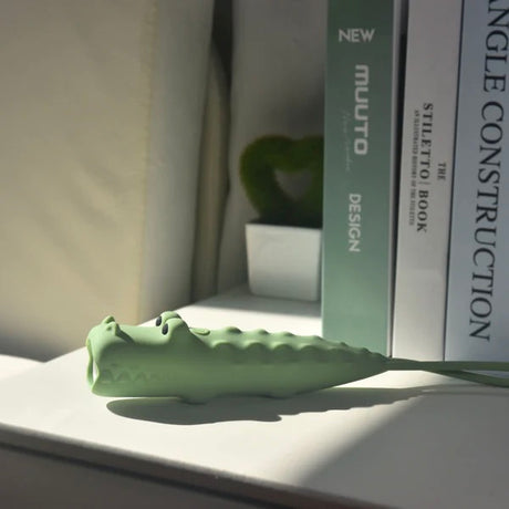WINKEE Taschenlampe “Kroko” | Bissig hell & abenteuerbereit | WINKEE