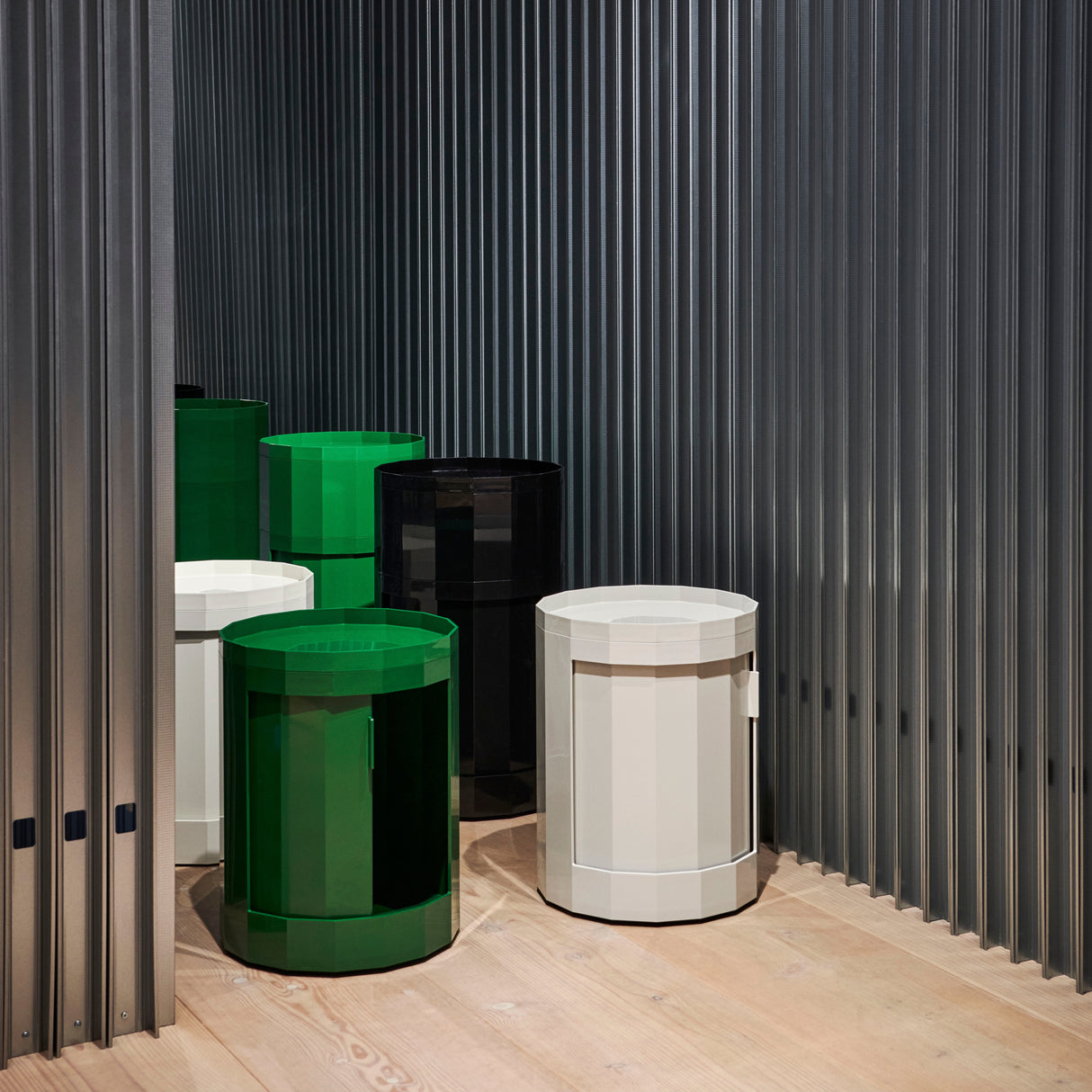 HAY Container „Facet Cabinet Low Eggshell“ | Kompakter Beistelltisch | HAY