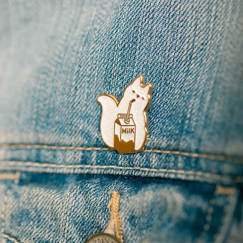 ALL THE WAYS TO SAY Pin “Cat Milk” | Verspieltes Katzenmotiv | ALL THE WAYS TO SAY