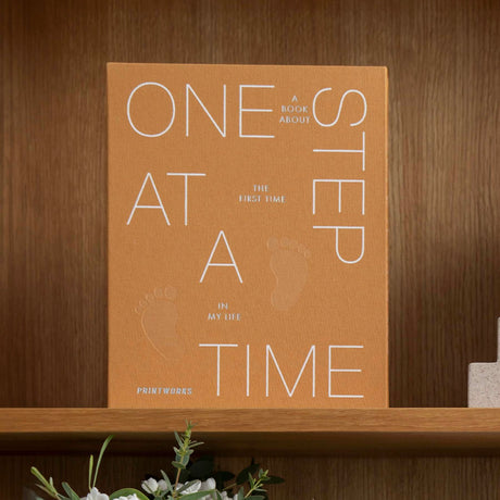 PRINTWORKS Foto- und Erinnerungsbuch “One Step at a Time” | Für besondere Momente | PRINTWORKS
