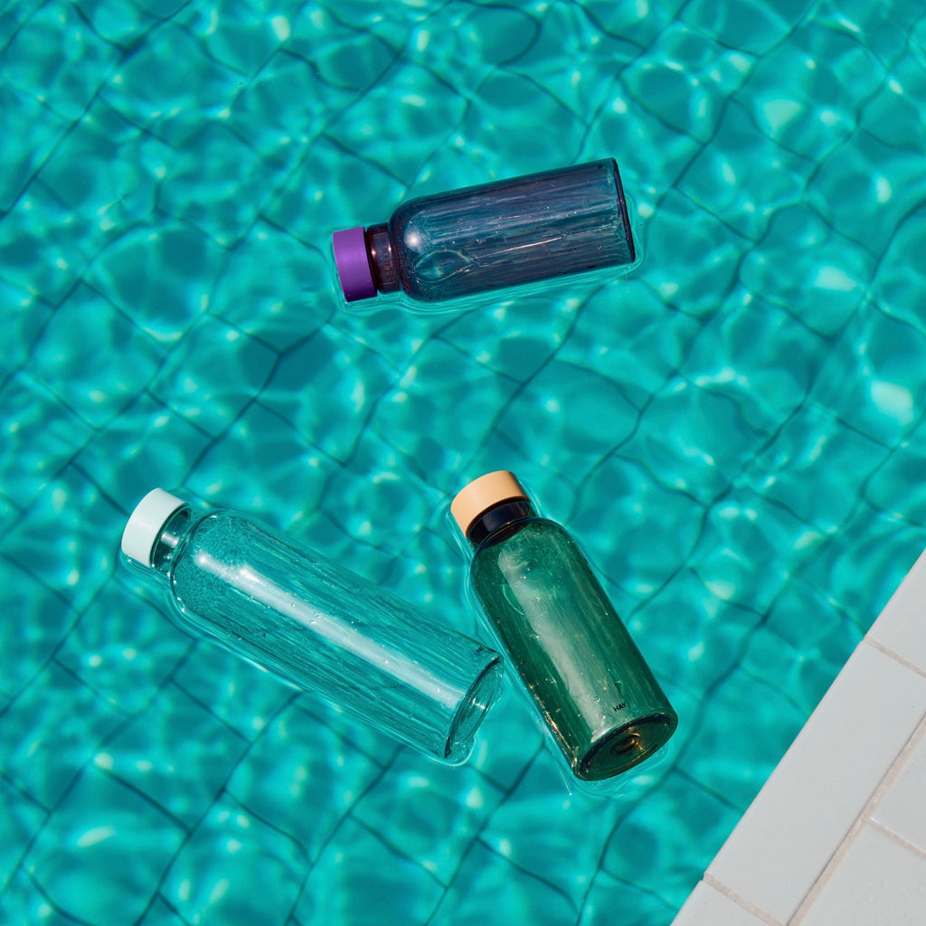 HAY Wasserflasche „Miz Purple 0,54l“ | Farbklecks für unterwegs | HAY