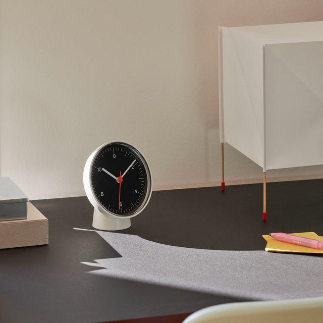 HAY Standuhr „Table Clock Black“ | Minimalistisch & modern | HAY