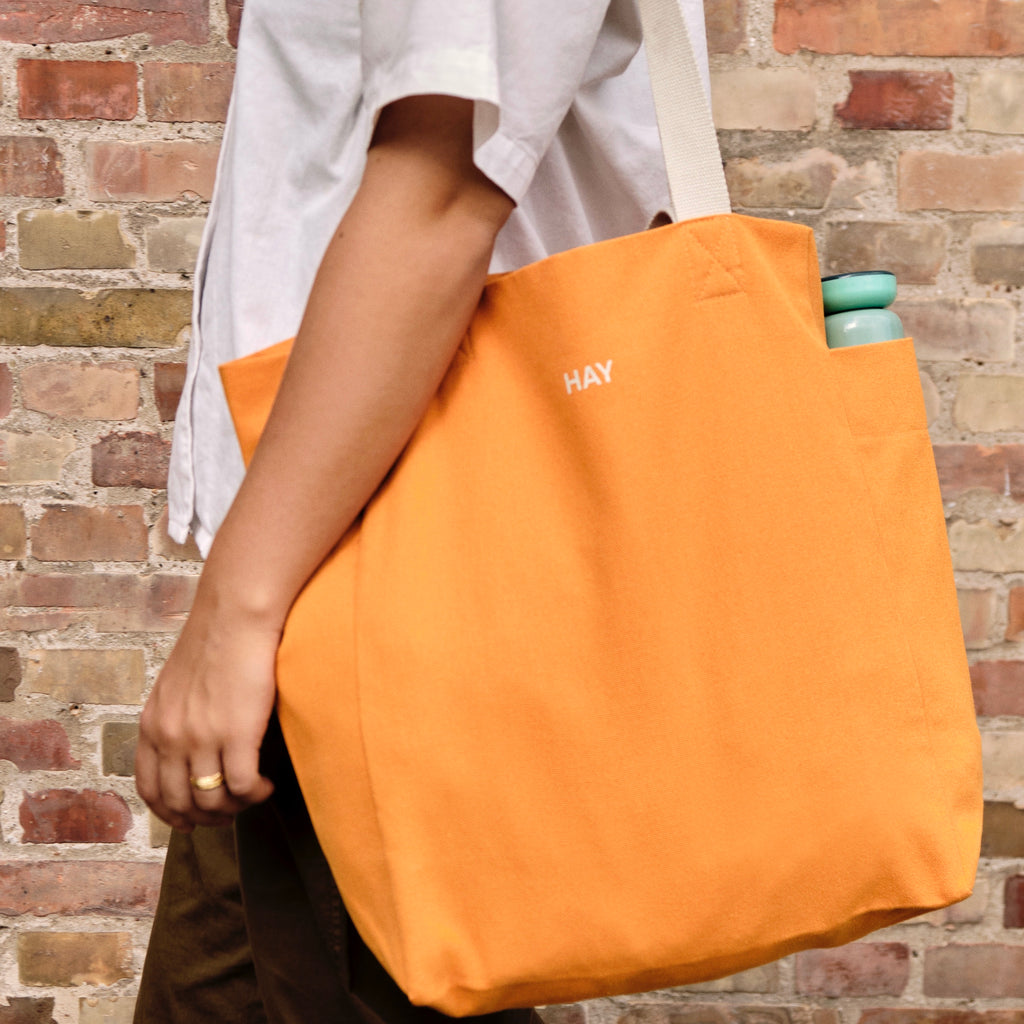 HAY Tote Bag „Everyday Mango“ | Farbiger Alltagsbegleiter | HAY