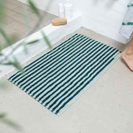 BONGUSTA Badematte BONGUSTA “Naram Seafoam & Deep Teal” | 50x80 cm | Komfort & Farbe