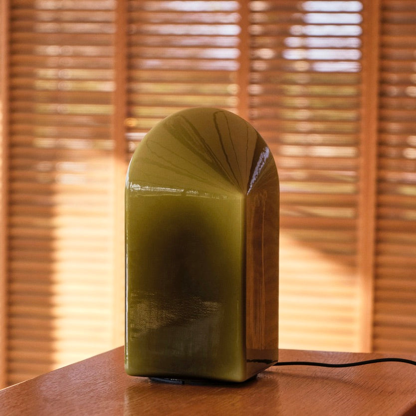 HAY Tischleuchte „Parade Lamp 240 Moss Green“ | Skulptur mit Licht | HAY
