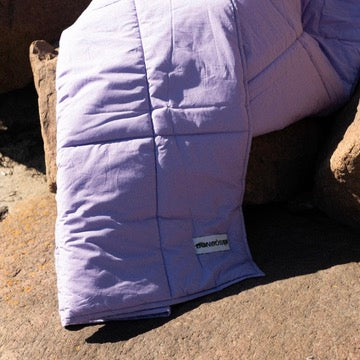 BONGUSTA Decke „Puffy Blanket Lavender“ | Weiche Steppdecke | Bongusta