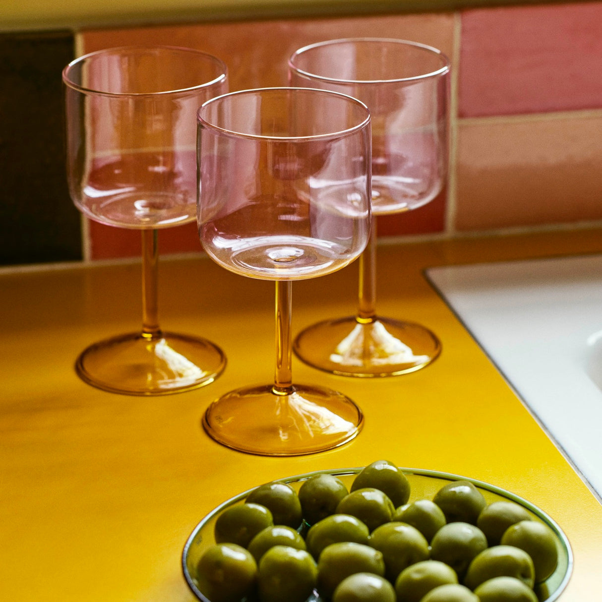 HAY Weingläser „Tint Pink & Yellow“ 2 Stk. | 2er-Set mit Farbtwist | HAY