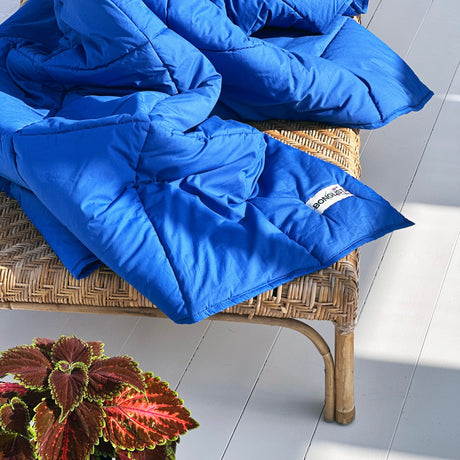 BONGUSTA Decke „Puffy Blanket Dazzling Blue“ | Weiche Steppdecke | Bongusta