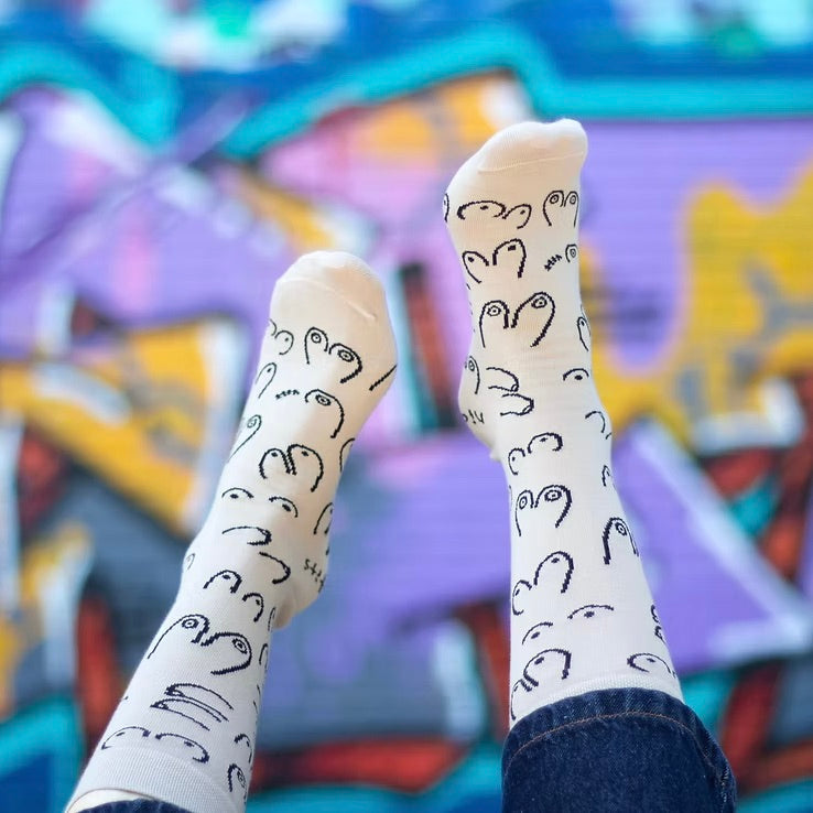 Eat Mielies Weird Illustration Socken Eat Mielies “Titties Beige" | Lustige Statement-Socken