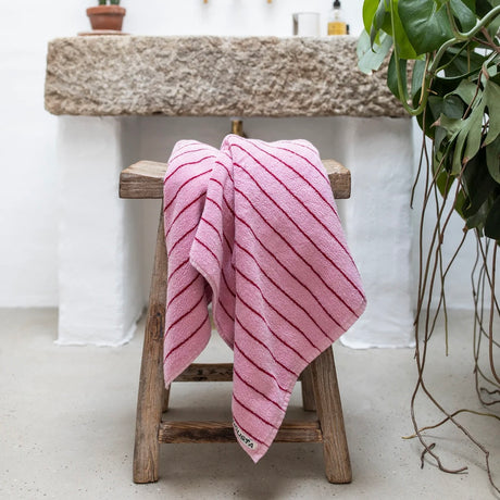 BONGUSTA Badelaken BONGUSTA “Naram Baby Pink & Sky Patrol” | 100x150 cm | Sanfte Farbkombination